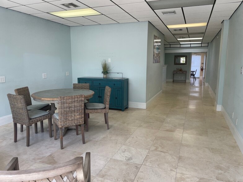 3975 20th St, Vero Beach, FL à louer - Photo de l’immeuble – Image 3 sur 23