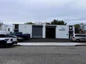 374-376 Neptune Ave, West Babylon, NY à louer Photo de l’immeuble– Image 1 sur 12