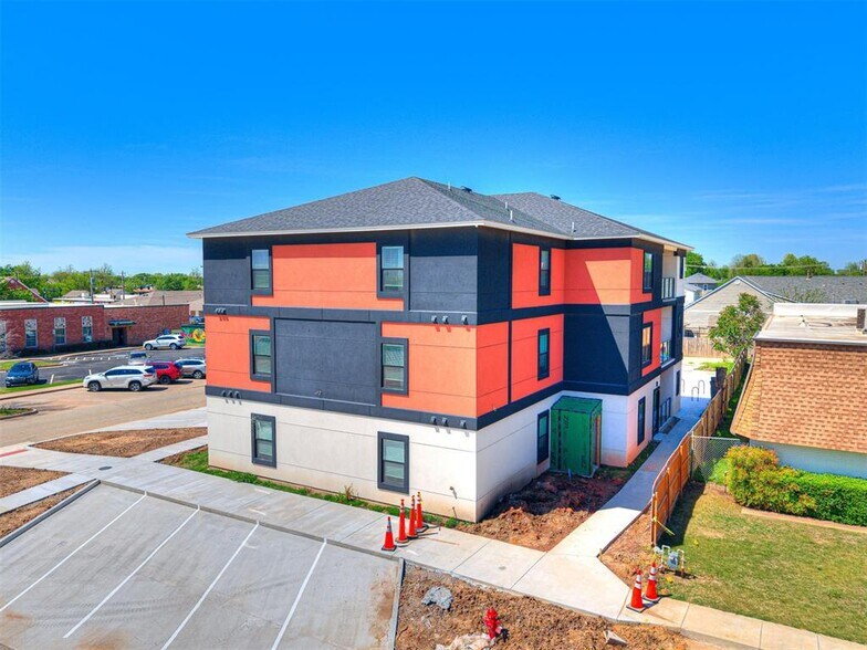 103 Edwards St, Edmond, OK à vendre - Photo de l’immeuble – Image 3 sur 16