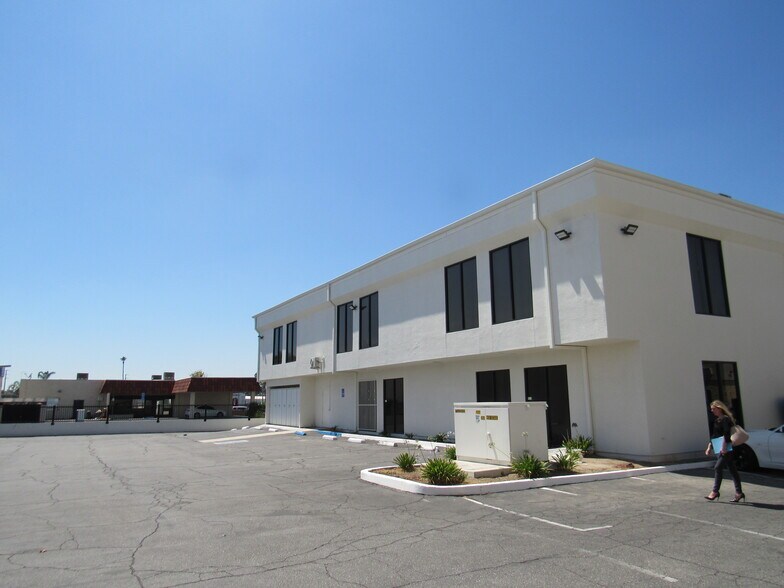 435 W Orange Show Ln, San Bernardino, CA à louer - Photo de l’immeuble – Image 2 sur 13