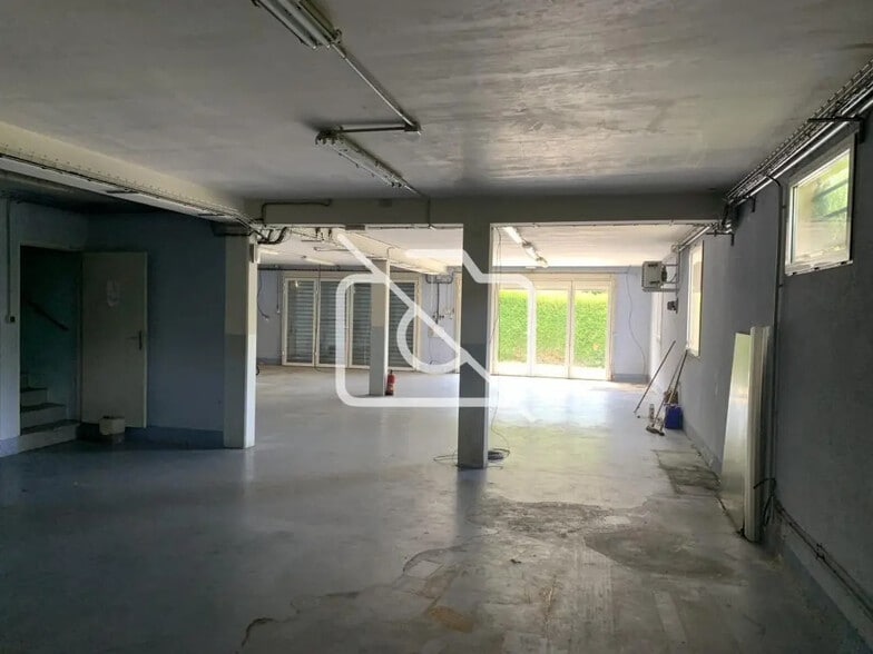 Local d'activités dans Marcoussis à vendre - Photo de l’immeuble – Image 1 sur 12