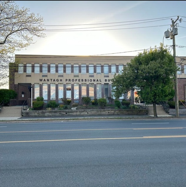 1228 Wantagh Ave, Wantagh, NY à louer Photo principale– Image 1 sur 9