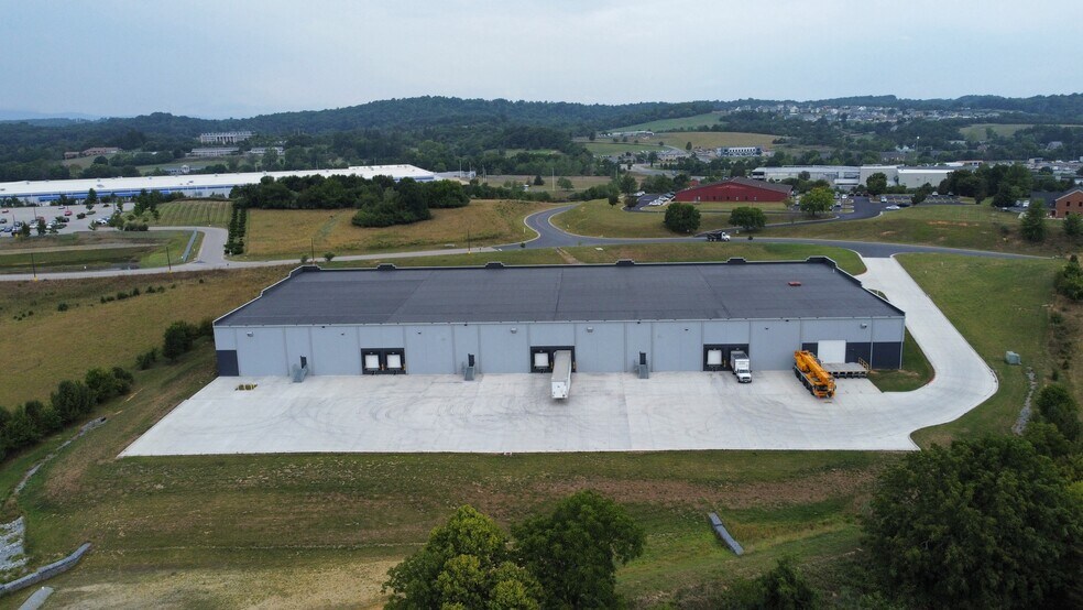 101 Industry Way, Staunton, VA à louer - Photo de l’immeuble – Image 2 sur 8