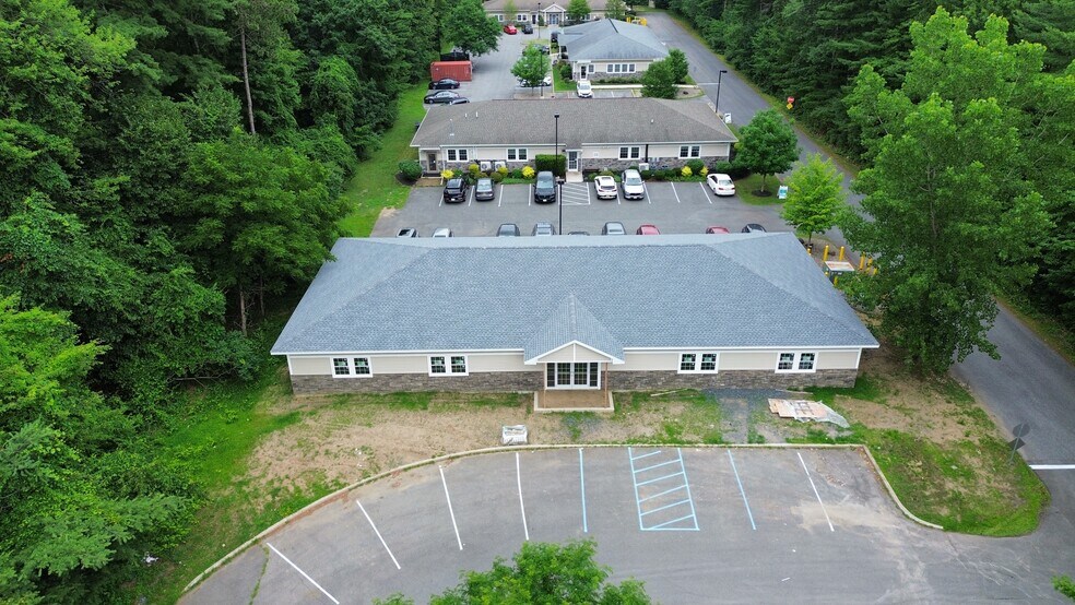 513 Moe Rd, Clifton Park, NY à louer - Photo de l’immeuble – Image 3 sur 7