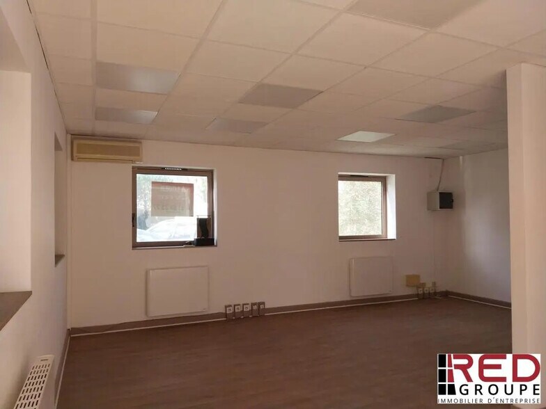 Industriel/Logistique dans Les Pennes-Mirabeau à louer - Photo de l’immeuble – Image 2 sur 4