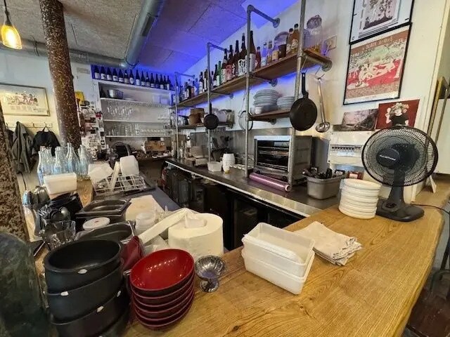 Local commercial dans Paris à vendre - Photo de l’immeuble – Image 3 sur 8