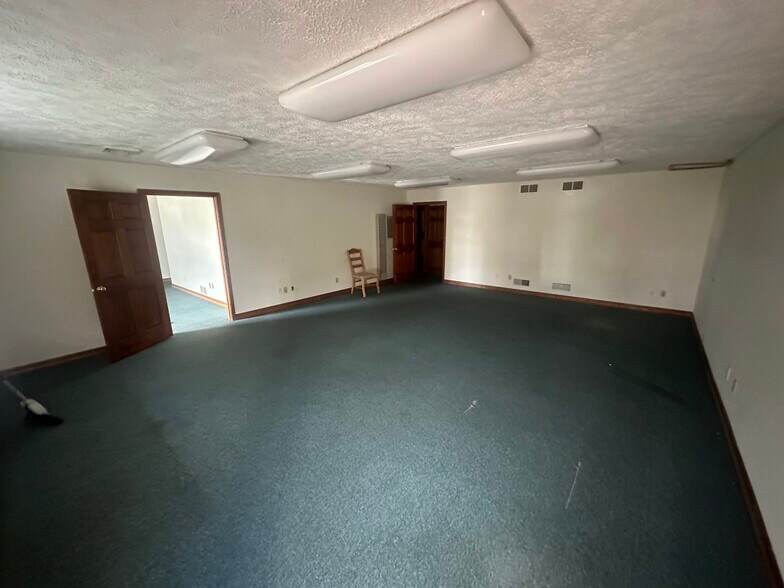 227 Rockdale Rd, Follansbee, WV à louer - Photo intérieure – Image 2 sur 5