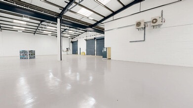 Standard Rd, Londres à louer Numérisation 3D Matterport– Image 1 sur 12