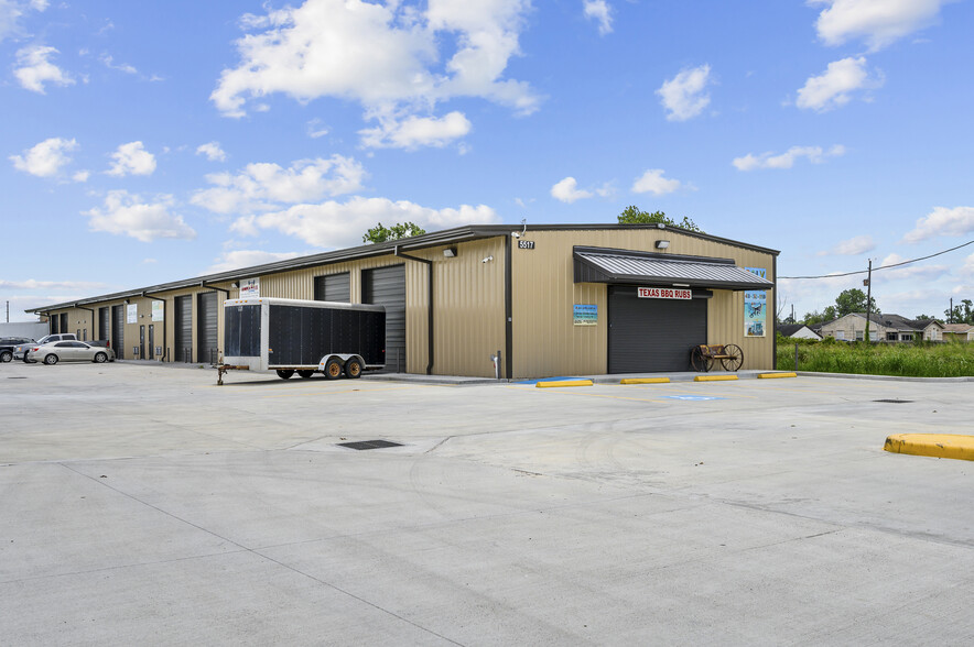 5517 Fm 2004 Rd, Hitchcock, TX à louer - Photo de l’immeuble – Image 2 sur 3
