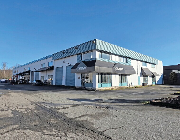 2992 Norland Av, Burnaby, BC à louer - Photo de l’immeuble – Image 1 sur 3