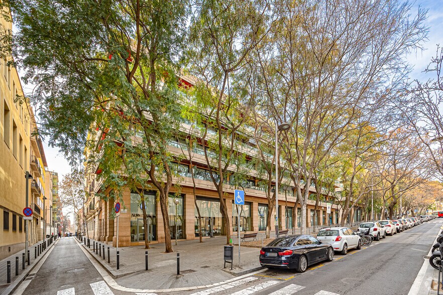 Local commercial dans Barcelone, Barcelona à louer - Photo de l’immeuble – Image 2 sur 2