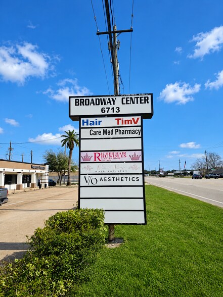 6713 Broadway, Pearland, TX à louer - Photo de l’immeuble – Image 2 sur 12