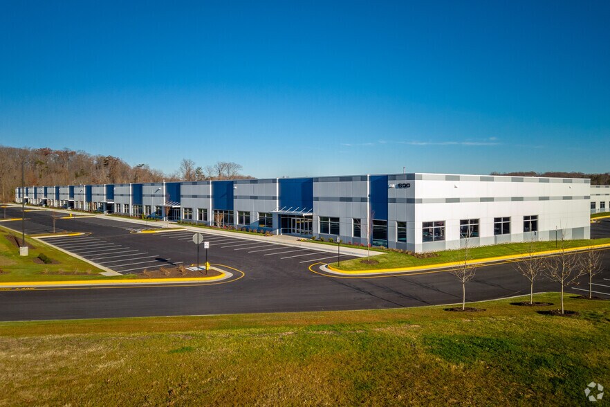 650 Corporate Dr, Stafford, VA à louer - Photo de l’immeuble – Image 2 sur 18