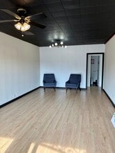 381 N York Rd, Elmhurst, IL à louer Photo intérieure– Image 1 sur 9