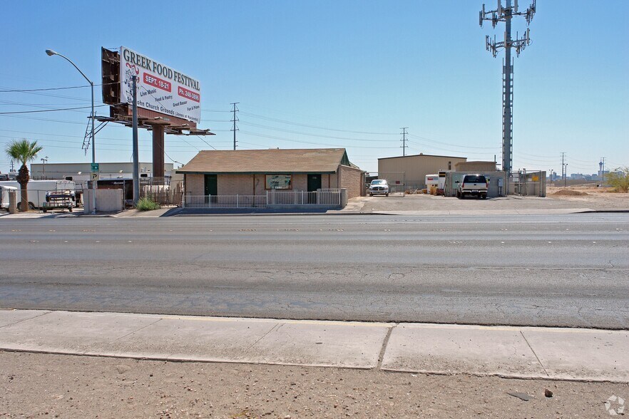 807 E Cheyenne Ave, North Las Vegas, NV à louer - Photo de l’immeuble – Image 3 sur 4