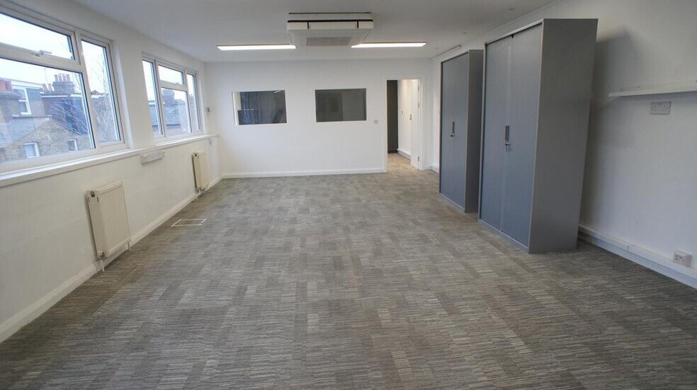 Bedford Rd, Londres à louer - Photo de l’immeuble – Image 3 sur 4