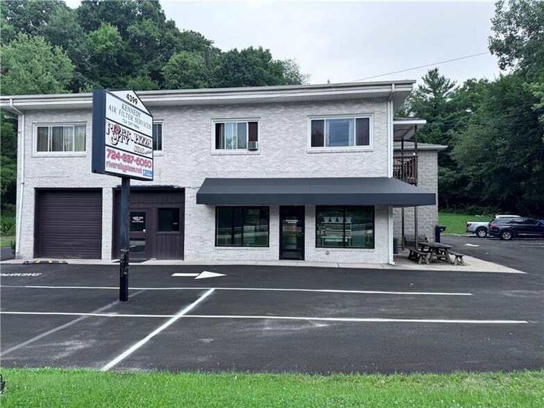 4399 Leechburg Rd, New Kensington, PA à vendre - Photo principale – Image 1 sur 6