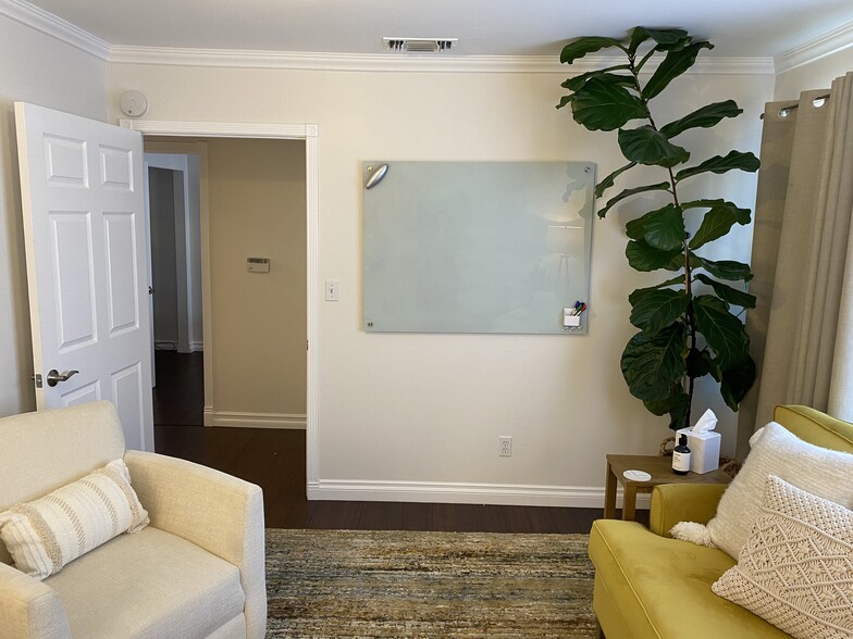 335 Redondo Ave, Long Beach, CA à vendre - Photo intérieure – Image 3 sur 11