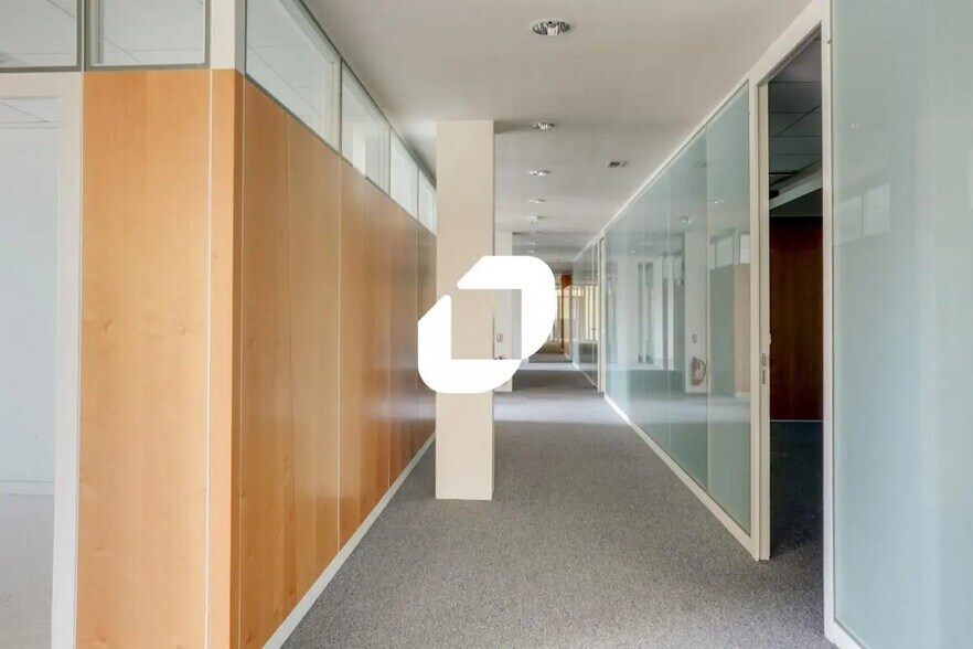 Bureau dans Rosny-sous-Bois à louer - Photo de l’immeuble – Image 2 sur 4