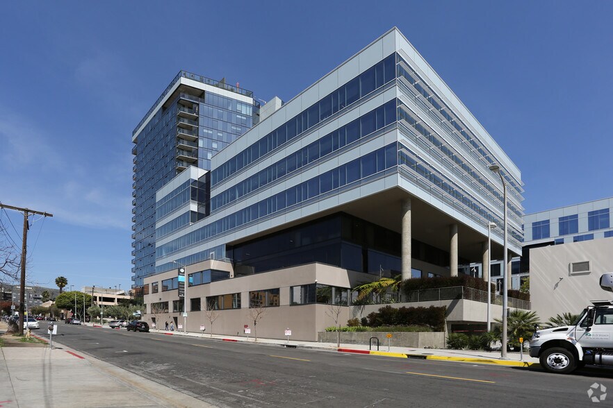 1500 N El Centro Ave, Los Angeles, CA à louer - Photo de l’immeuble – Image 2 sur 8