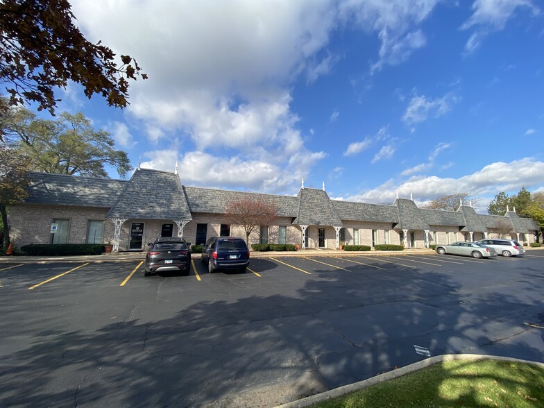 1666-1684 S Wolf Rd, Wheeling, IL à louer - Photo de l’immeuble – Image 1 sur 10