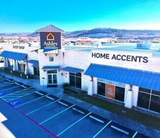 Plus de détails pour 1703 Sidney Baker St, Kerrville, TX - Local commercial à vendre