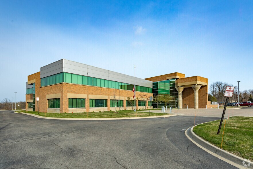 1685 N Opdyke Rd, Auburn Hills, MI à vendre - Photo de l’immeuble – Image 1 sur 12