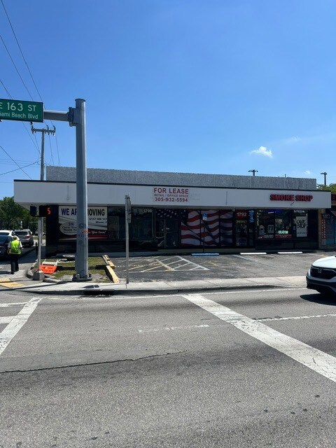 1792-1798 NE 163rd St, North Miami Beach, FL à louer Photo de l’immeuble– Image 1 sur 5