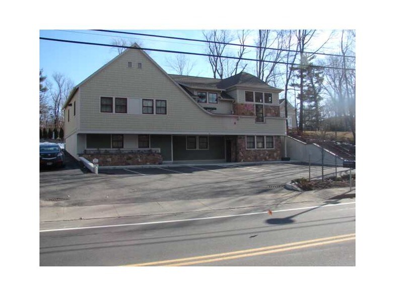 5 Pleasant View Ave, Greenville, RI à louer - Photo de l’immeuble – Image 2 sur 5