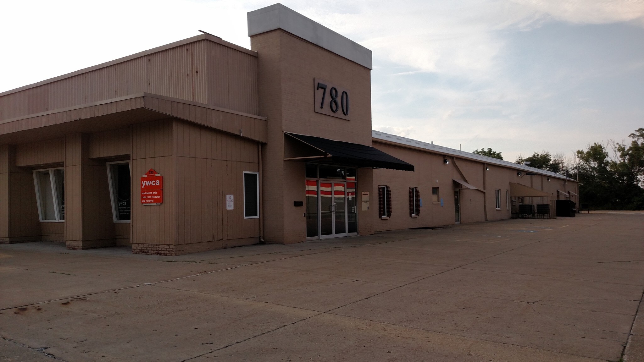 780 W Park Ave, Mansfield, OH à vendre Photo principale– Image 1 sur 14