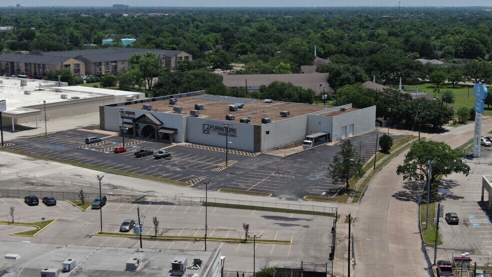 7071 Southwest Fwy, Houston, TX à vendre - Photo de l’immeuble – Image 1 sur 20