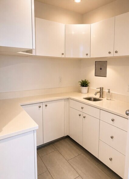 10-11 49th Ave, Long Island City, NY à louer - Photo de l’immeuble – Image 3 sur 9