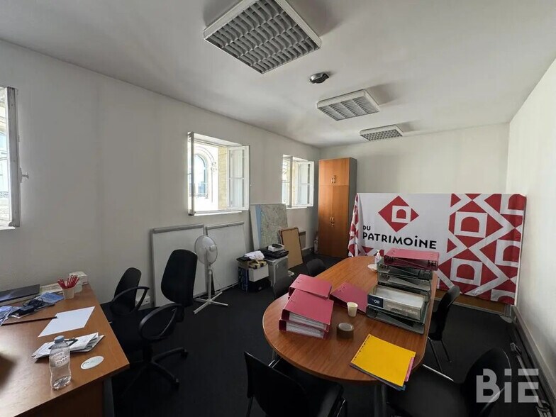 Bureau dans Bordeaux à louer - Photo de l’immeuble – Image 1 sur 2