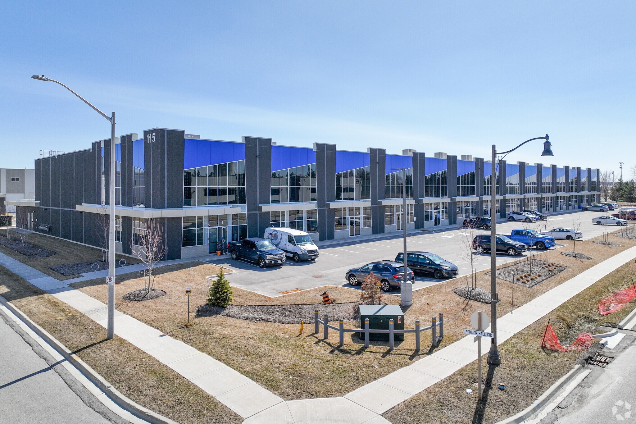 115 Addison Hall Cir, Aurora, ON à louer Photo principale– Image 1 sur 4