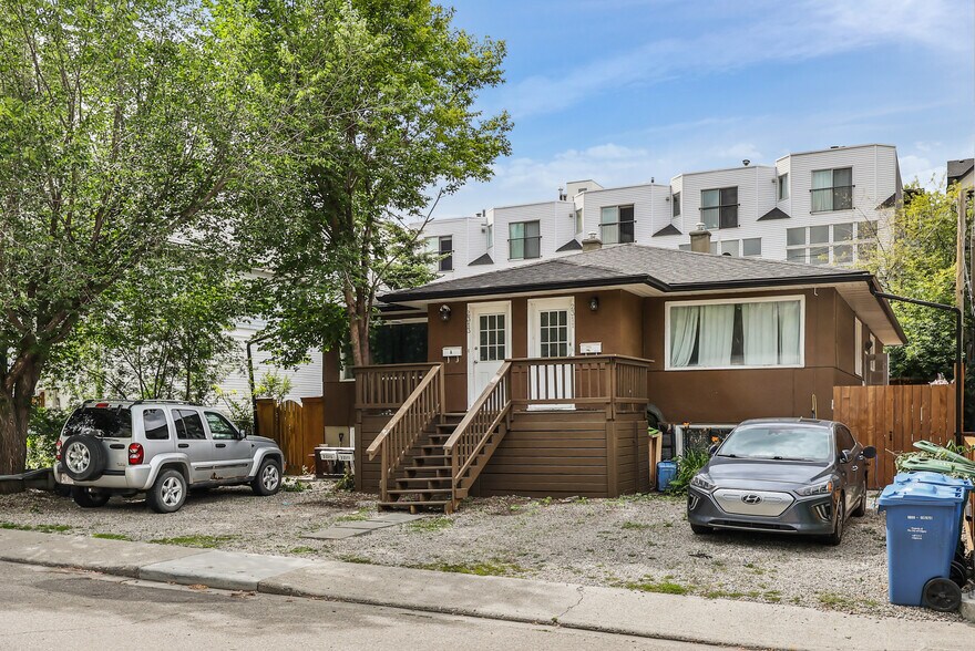 2313 16 St SW, Calgary, AB à vendre - Photo de l’immeuble – Image 2 sur 4