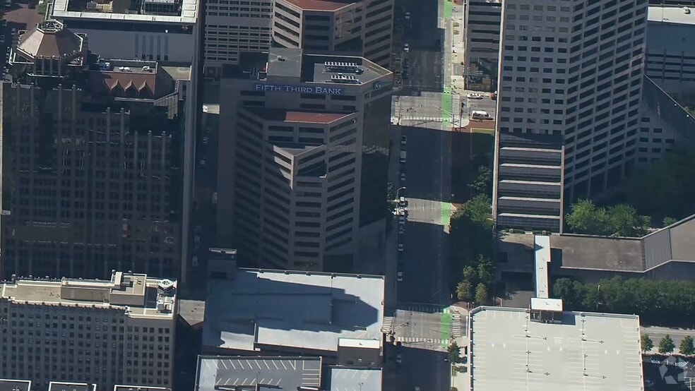251 N Illinois St, Indianapolis, IN à louer - Vidéo aérienne – Image 2 sur 12