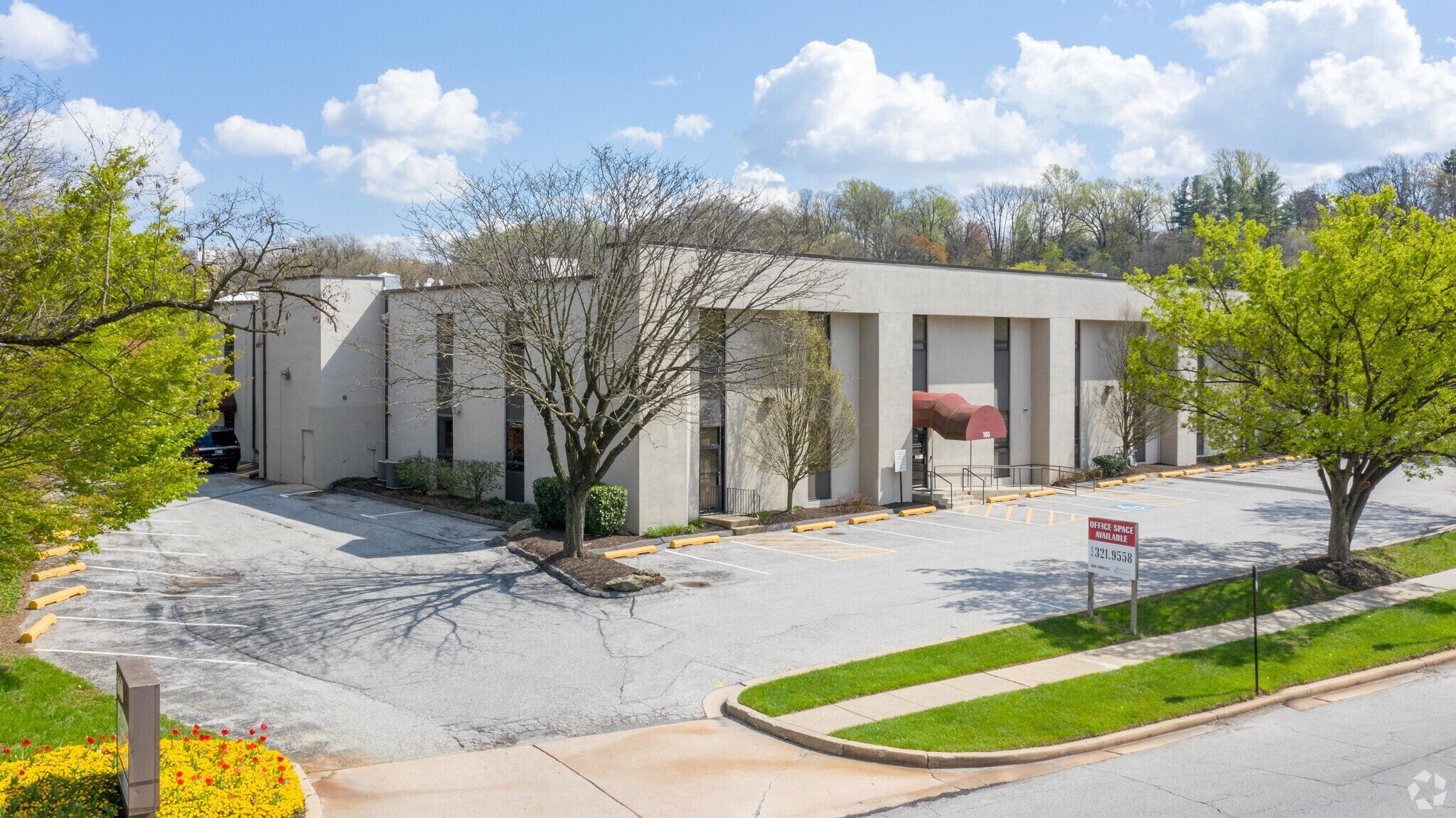 660 Kenilworth Dr, Towson, MD à louer Photo principale– Image 1 sur 8