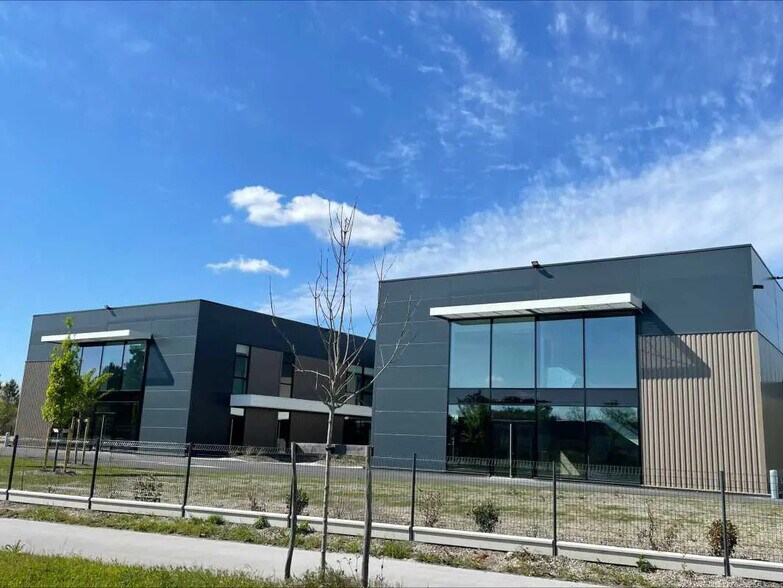 Local d’activités dans Mérignac à louer - Photo de l’immeuble – Image 1 sur 8