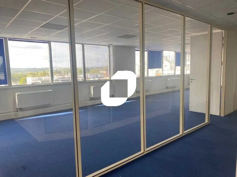 Bureau dans Cergy à louer - Photo de l’immeuble – Image 2 sur 16