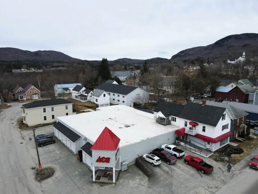 62 Cross St, Brighton, VT à vendre Photo de l’immeuble– Image 1 sur 2