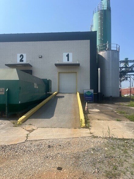 707 S Erwin St, Cartersville, GA à louer - Photo de l’immeuble – Image 3 sur 10