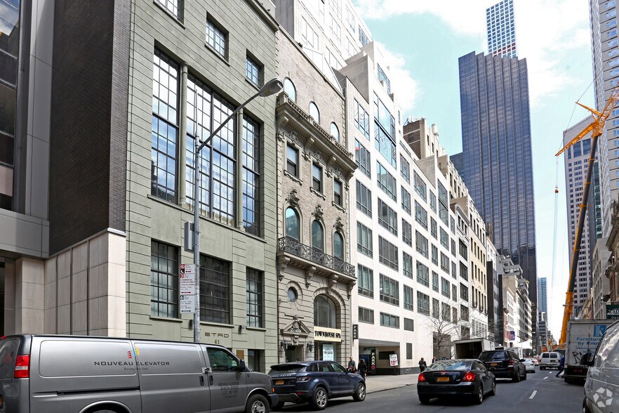 39 W 56th St, New York, NY à louer - Photo de l’immeuble – Image 3 sur 6