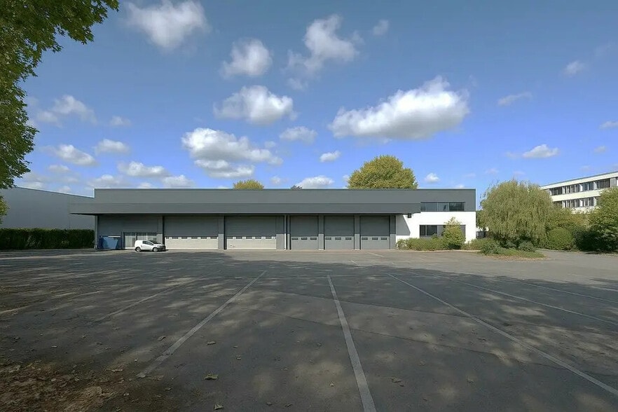 Local d’activités dans Villeneuve-la-Garenne à louer - Photo de l’immeuble – Image 3 sur 4