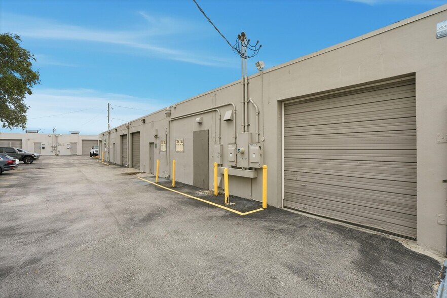 274 NE 67th St, Miami, FL à louer - Photo de l’immeuble – Image 3 sur 7