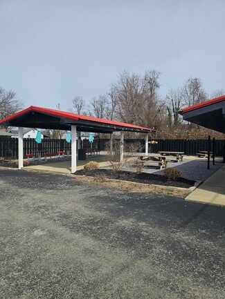 Plus de détails pour 178 Lakeway Dr, Russell Springs, KY - Local commercial à vendre