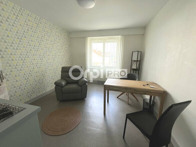 Bureau dans Saint-Yrieix-la-Perche à louer - Photo intérieure – Image 1 sur 4