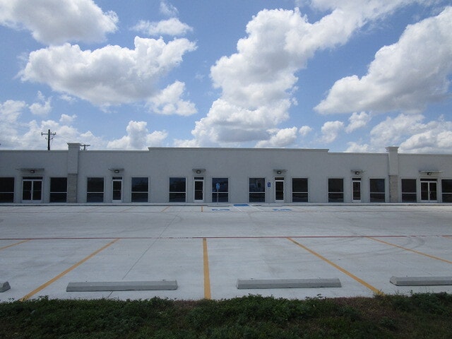 3121 Wilson Rd, Harlingen, TX à louer Photo de l’immeuble– Image 1 sur 8
