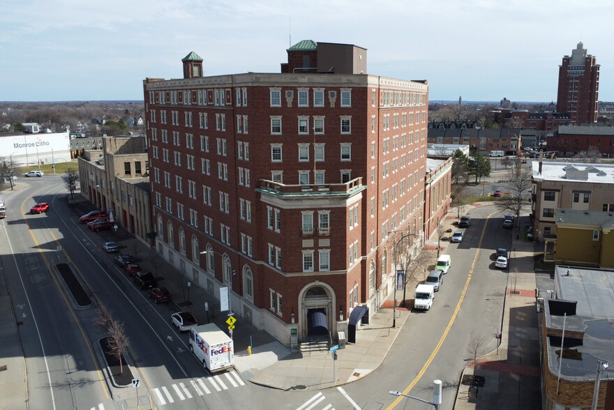 400 Andrews St, Rochester, NY à louer - Photo de l’immeuble – Image 1 sur 9