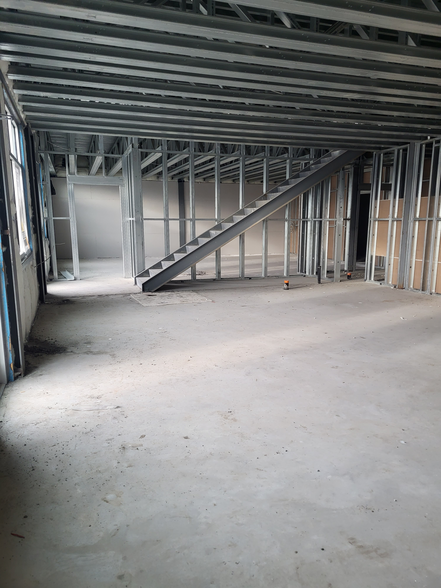 2202-2210 E Redbear Av, Regina, SK à louer - Photo de l’immeuble – Image 2 sur 8