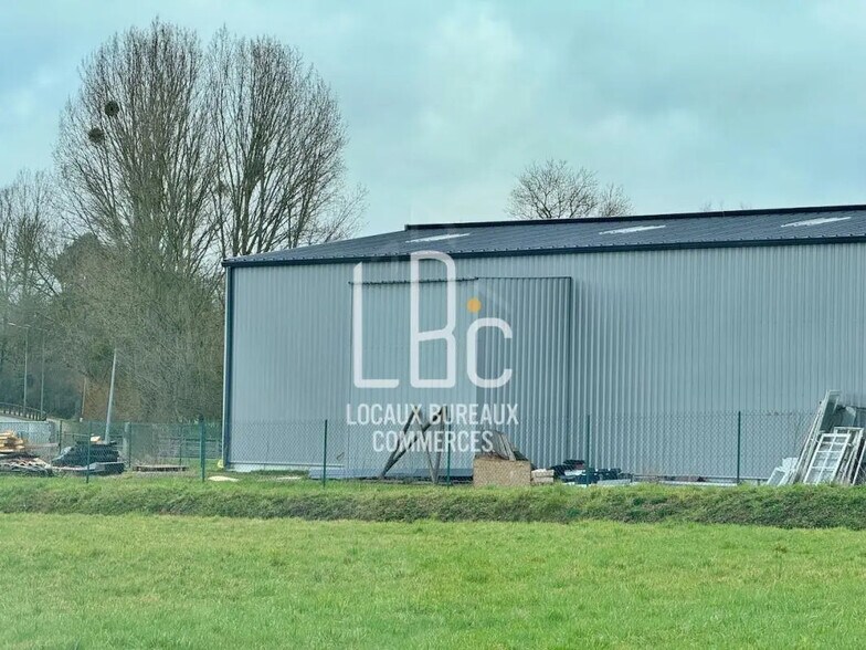 Local d'activités dans Les Touches à vendre - Photo de l’immeuble – Image 3 sur 6